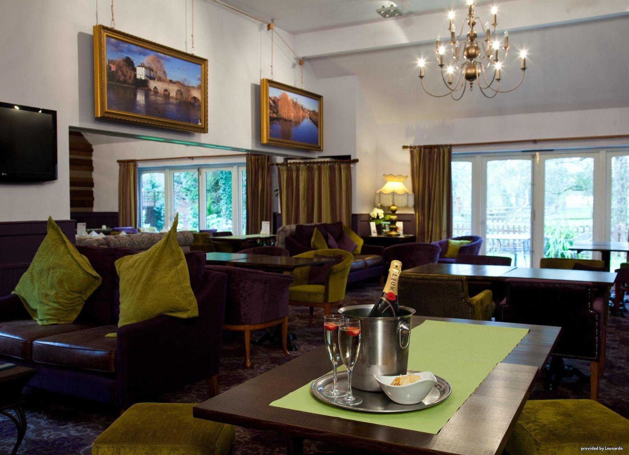 Henley Hotel エクステリア 写真